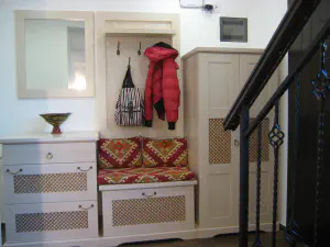 Visiting Deni's Home – two-level lime kitchen with painted details and a cleaner modern living room, photo 11