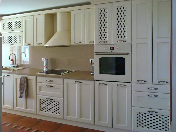 Stylish kitchen for an apartment – compact lime kitchen in white with gold tint, oven in a tall unit, brass fittings, photo 1